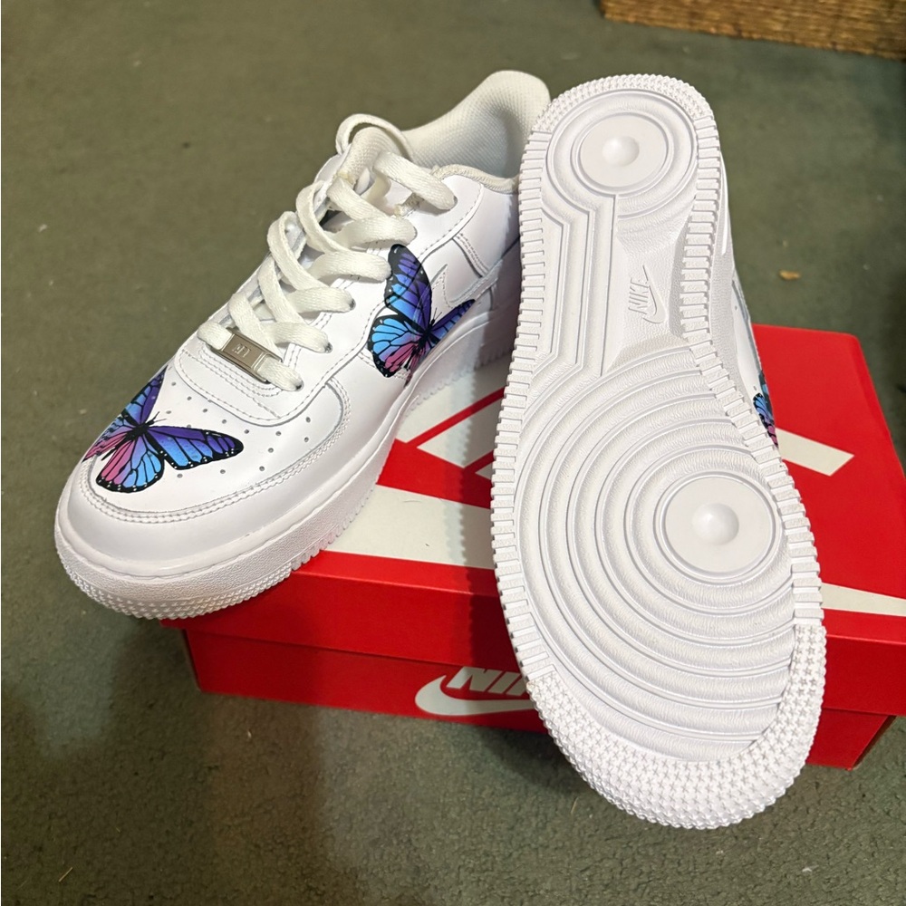Nike White Mesh Sneakers - Picture 6 of 8